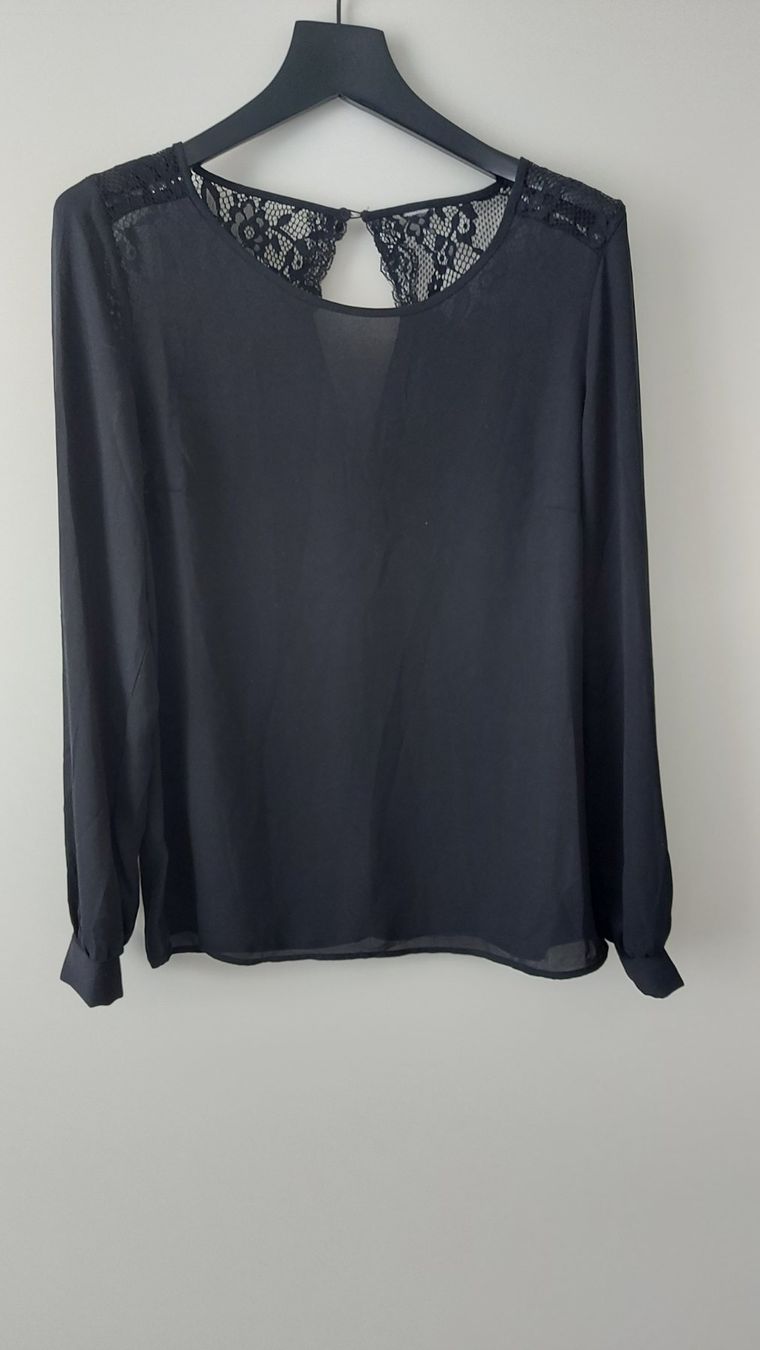 Blusen: Elegantes Spitzenshirt von Saint Tropez Gr. M – Neu (gemäss Beschreibung) aus Pfäffikon ZH von siae