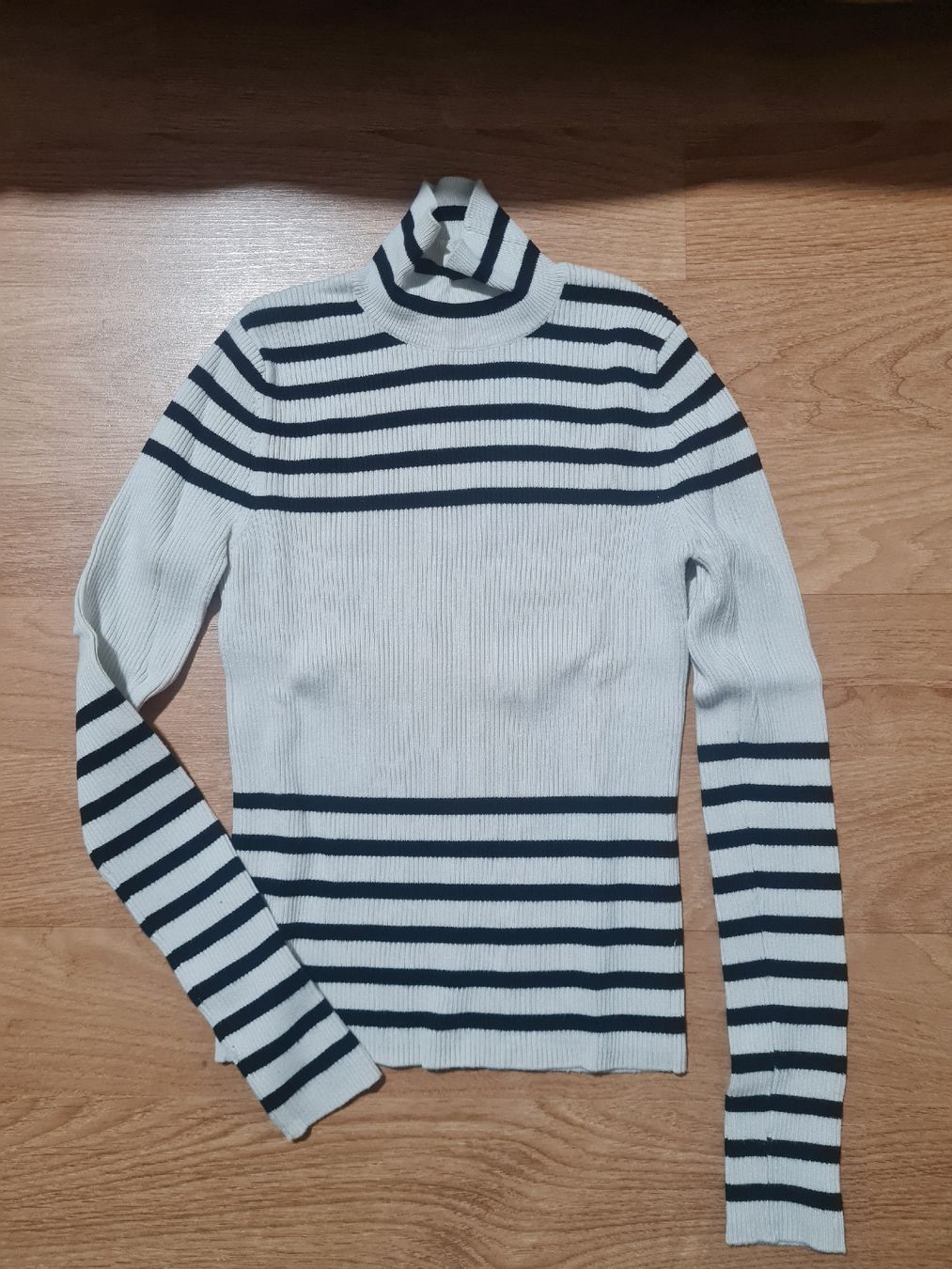 Zara Pullover & Sweatshirts: Pull ZARA rayé noir et blanc, taille S – Neu (gemäss Beschreibung) aus Crans-Montana von eli_57z8