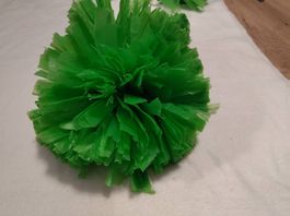 Cheerleading pompons