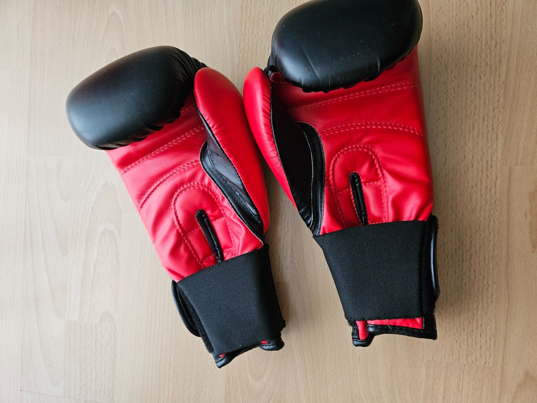 Adidas Guanti & manicotti: Boxhandschuhe Grösse 8-oz - neuwertig – Nuovo (secondo la descrizione) da Wettswil venduto da Tinman01 1
