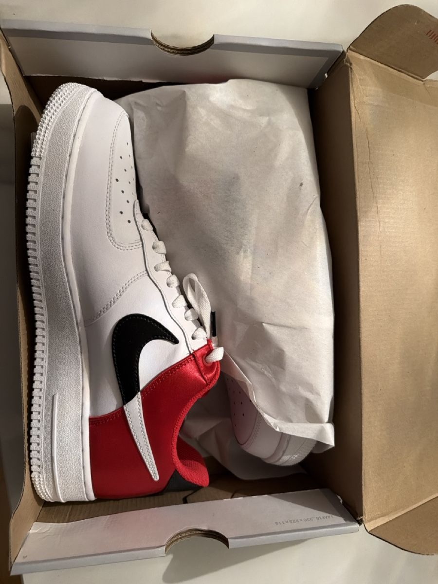 Nike Scarpe da uomo: Nike Air Force 1 NBA – Nuovo (secondo la descrizione) da Thun venduto da Ma231in