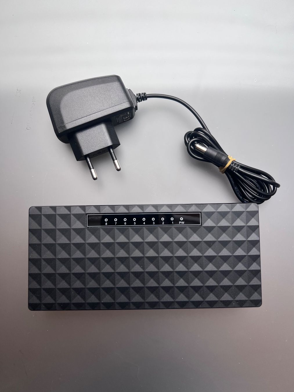 Hub & Switch: Gigabit Switch – Usato da Root venduto da Tech-Nick