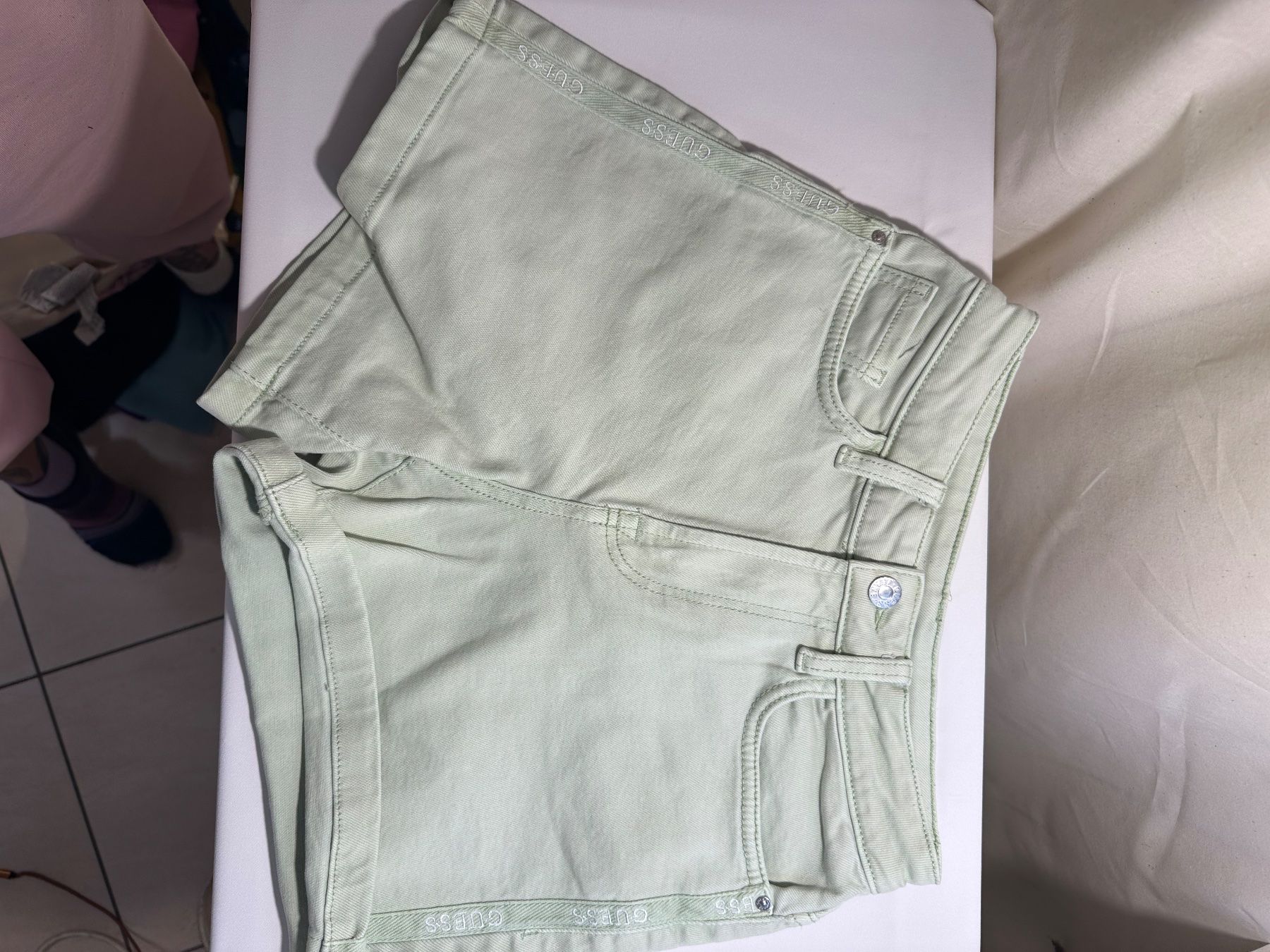 Guess Hosen: Guess – Neu (gemäss Beschreibung) aus Onex von eri_jx6q