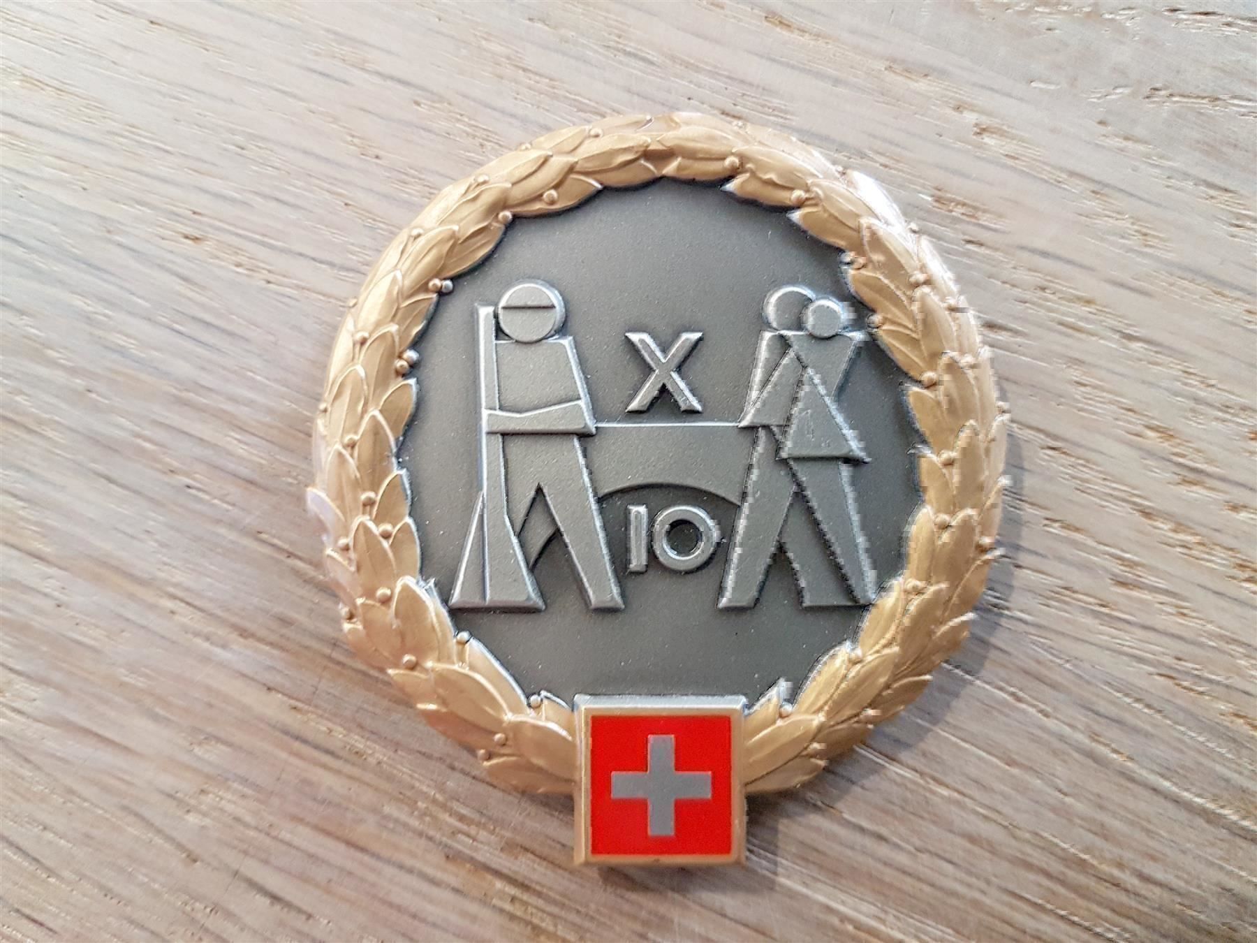 Placchette & Badge: Béret Emblem Ter Br 10 gold – Usato da Erlinsbach venduto da S700
