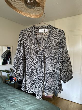Chemisier Laura Clement, motif léopard, taille 44!