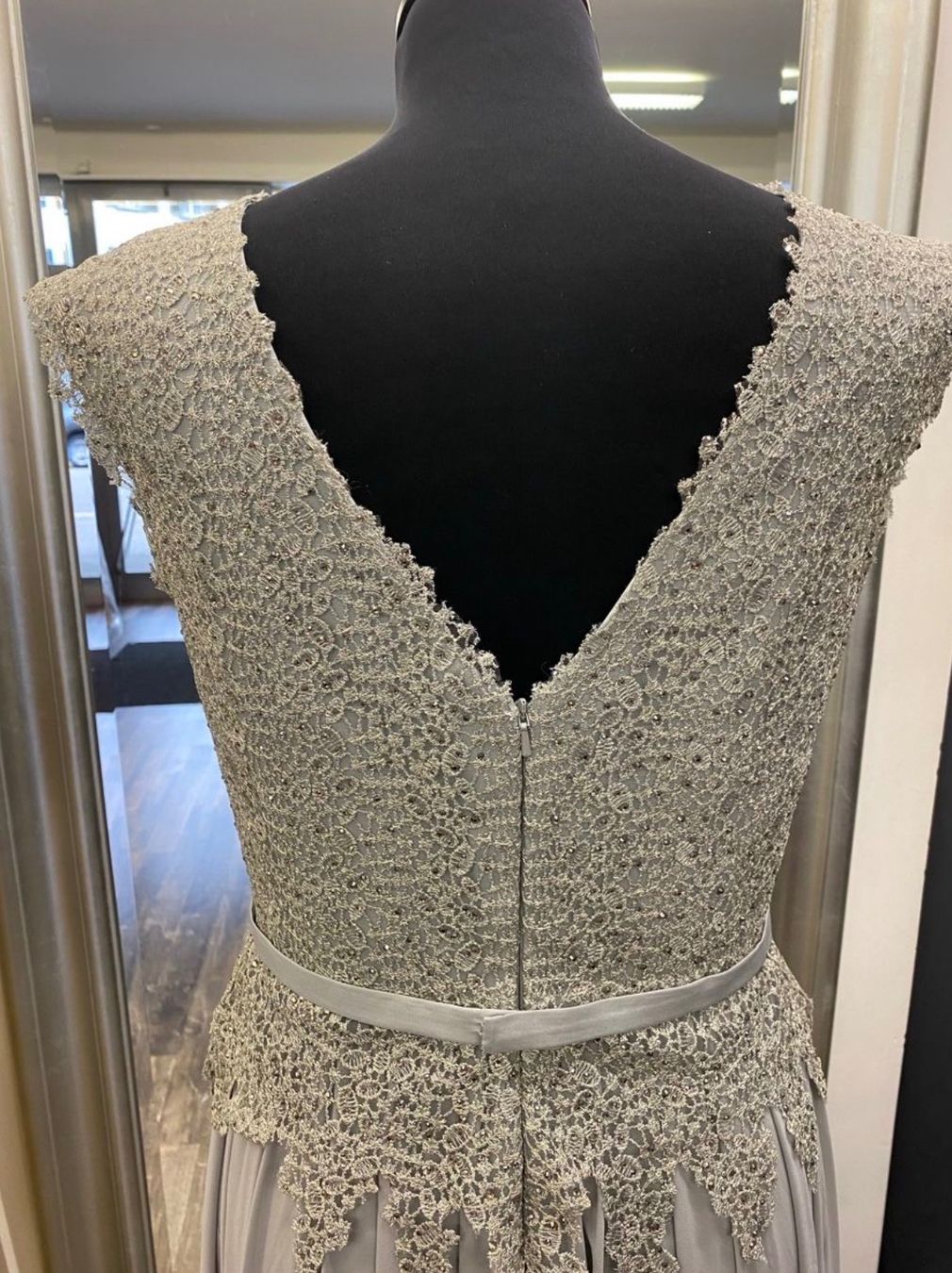 Vestiti: Abendkleid Festkleid Grau 38 – Nuovo (secondo la descrizione) da Schlatt ZH venduto da xhesiesi 2