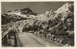 Furkastrasse,Postauto und Rhonegletscher