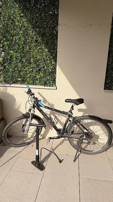 Biciclette: Trek Mountainbike 6700 mit Luftpumpe  – Usato da Kloten venduto da jasonjason1206