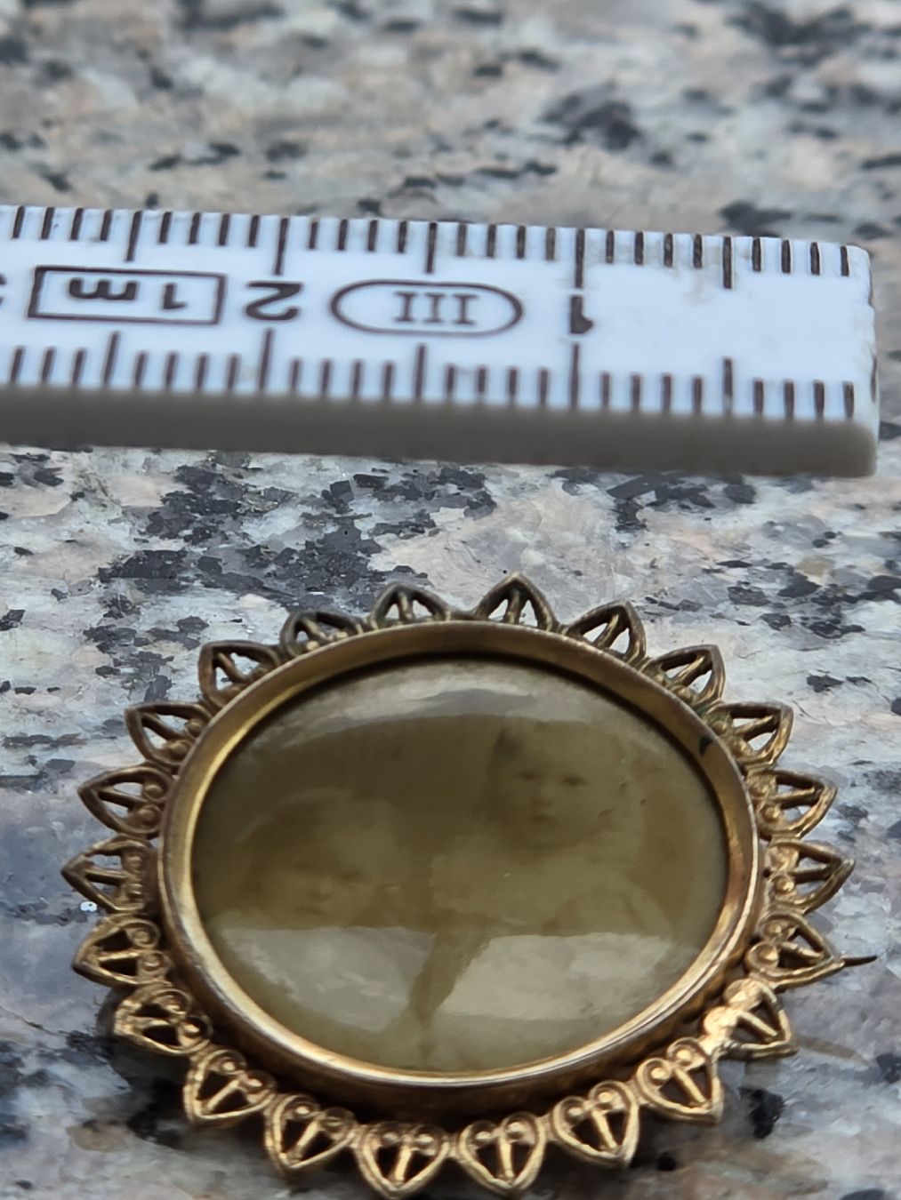 Broches & Aiguilles: Antiker Medaillon Anhänger mit Bild  – D'occasion à Mettlen par elios0888 9