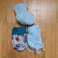 2 Babyhandschuhe und 1x Söckli für Newborns