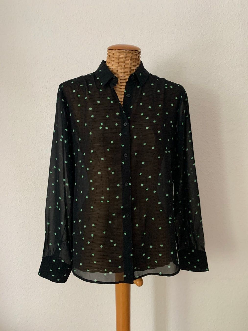 Uniqlo Camicette: UNIQLO - Bluse schwarz mit Sternen M – Usato da Zürich venduto da Diazaio