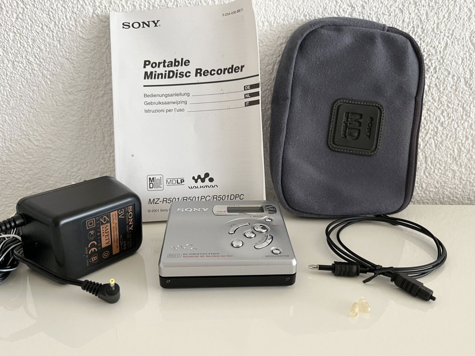 Sony Portable MiniDisc RECORDER Walkman MZ-R501 +1 MiniDisc (Gebraucht ...