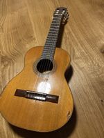 Estève Kindergitarre mit Gebrauchsspuren