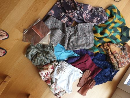 Spannende Kleiderbox Gr. S für Teenager oder schlanke Damen