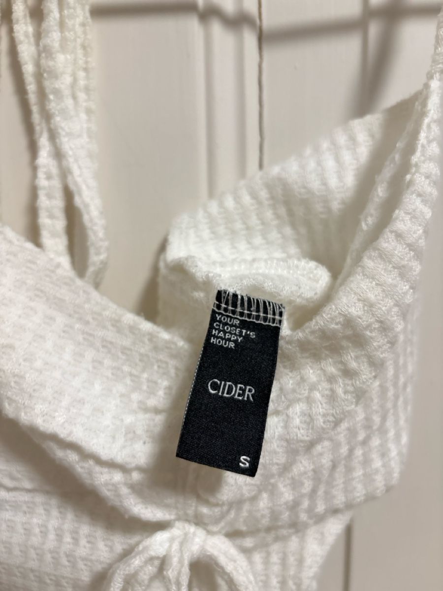 Top: Y2K Cute Cider White Halter Top - Size S – Usato da Zollikon venduto da ely.p 3