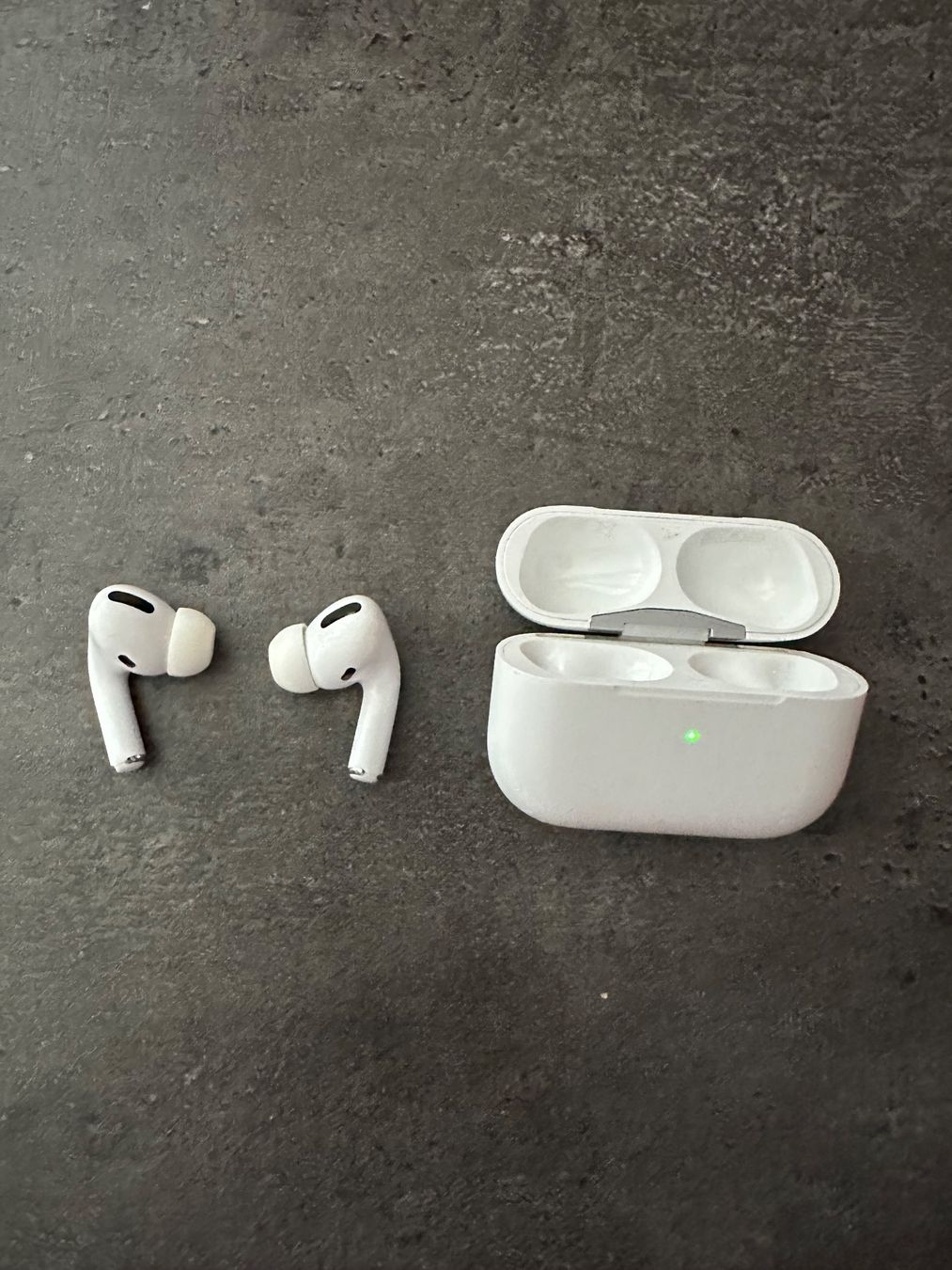 Apple Casques audio: Apple AirPods Pro, Ohrhörer, Ladecase, defekt – Défectueux à Menziken par sro_d5fs 2