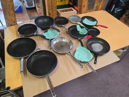Posten mit diversen gebrauchten Bratpfannen ab 1.-