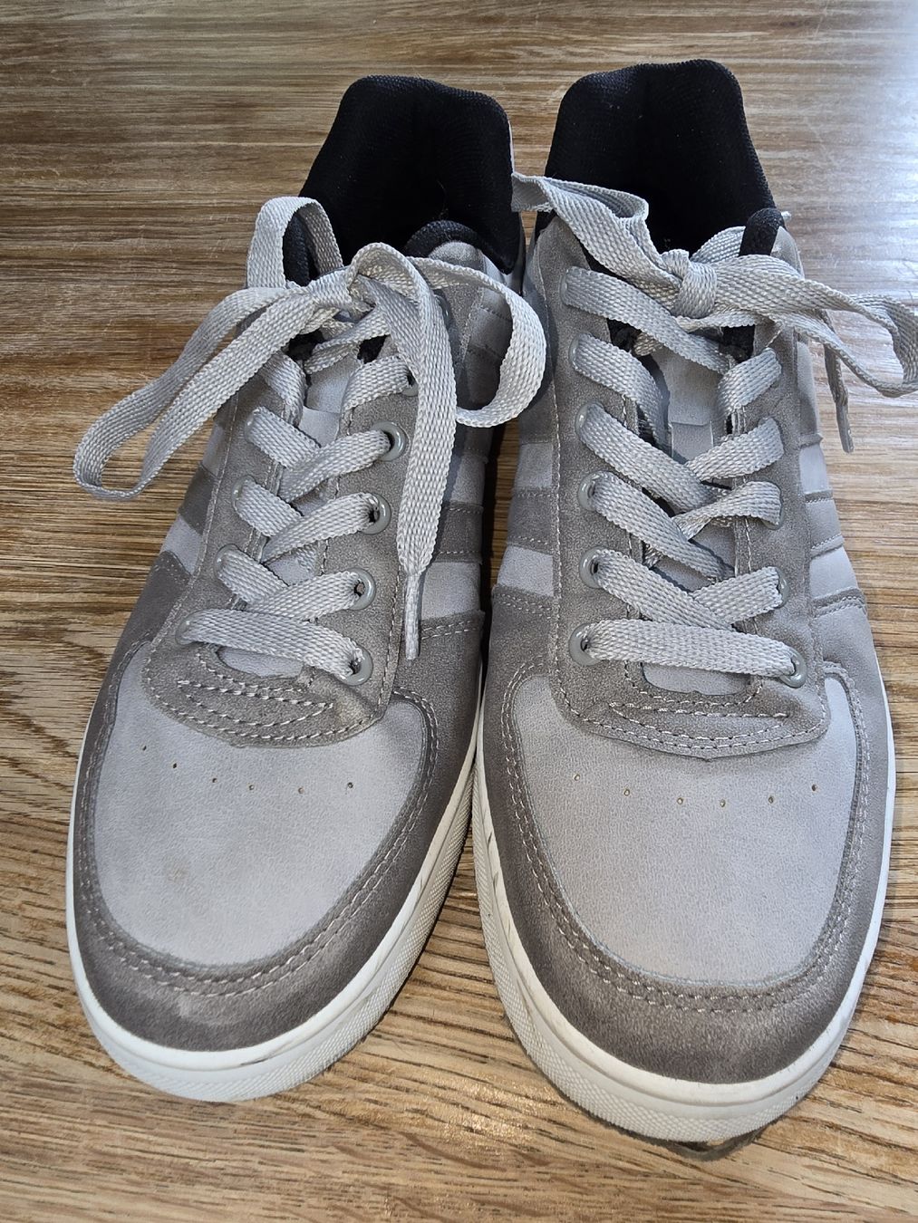 Herrenschuhe: grauer Freizeitschuh, Gr.41 – Gebraucht aus Morschach von Monikawi