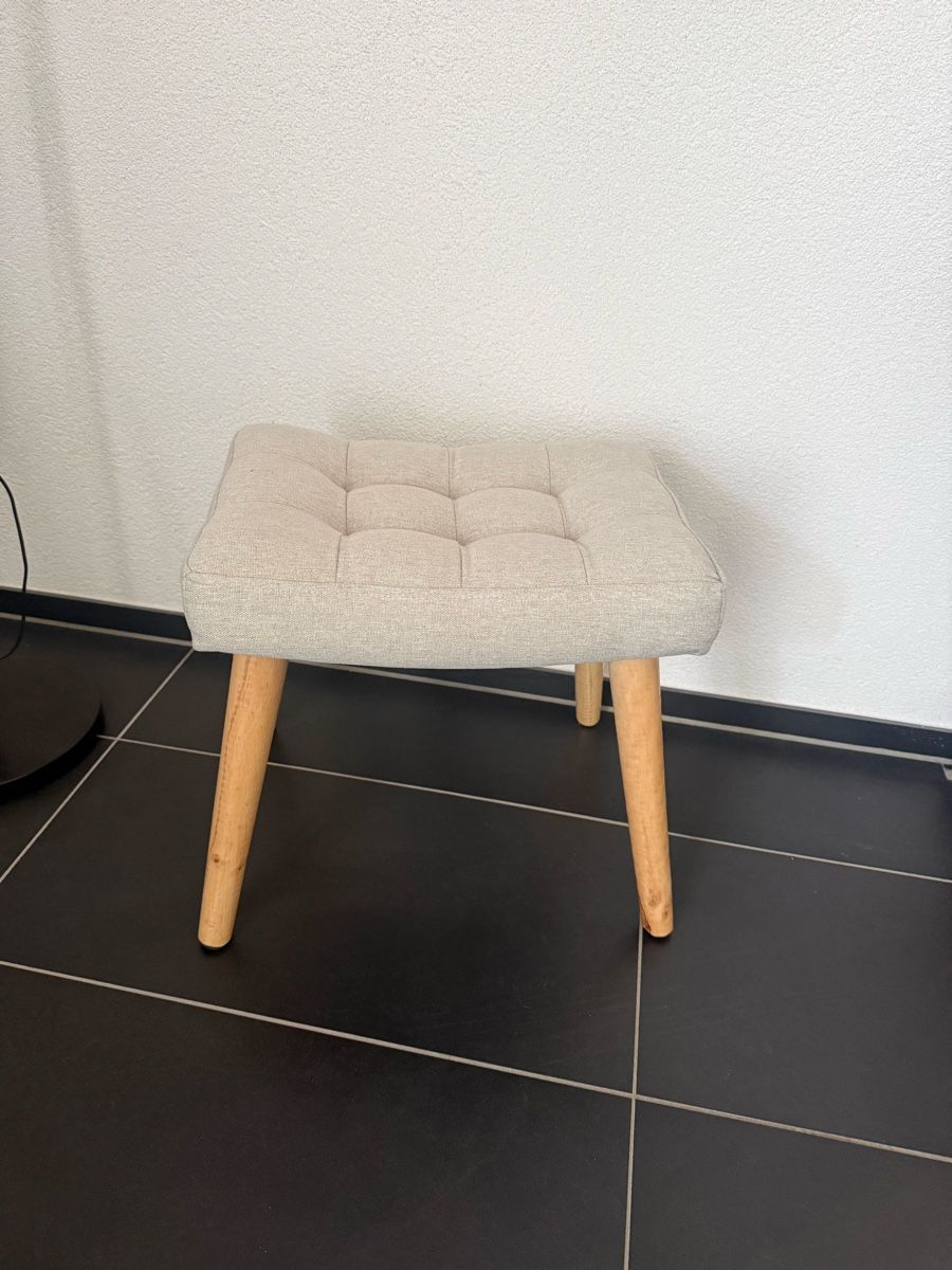 Interio Sgabelli: Hübscher kleiner Hocker – Usato da Sirnach venduto da sirni