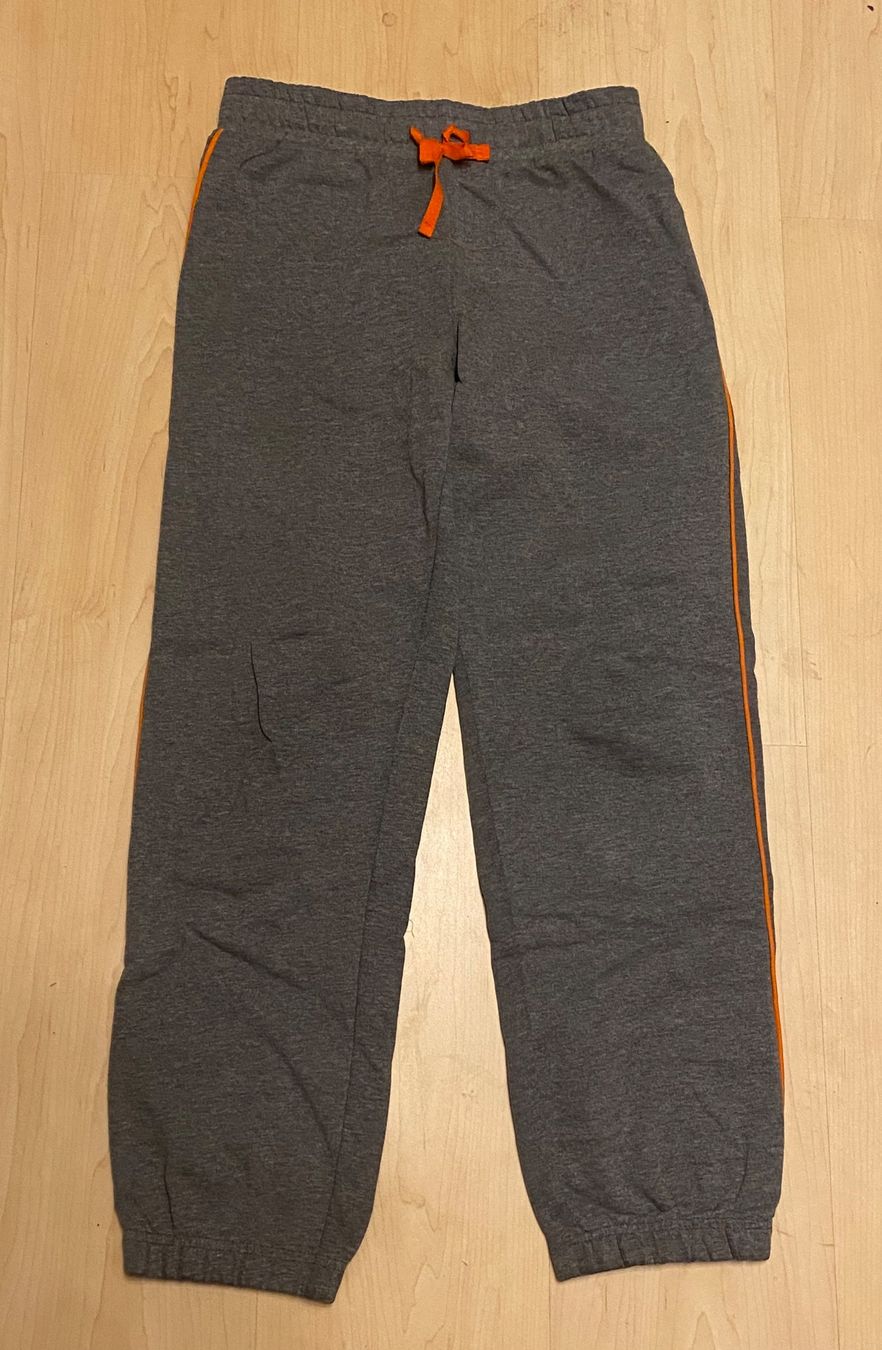 Pantaloni: Trainerhose / Jogginghose grau von bpc, Grösse 152 – Usato da Schnottwil venduto da Chasarmar 1