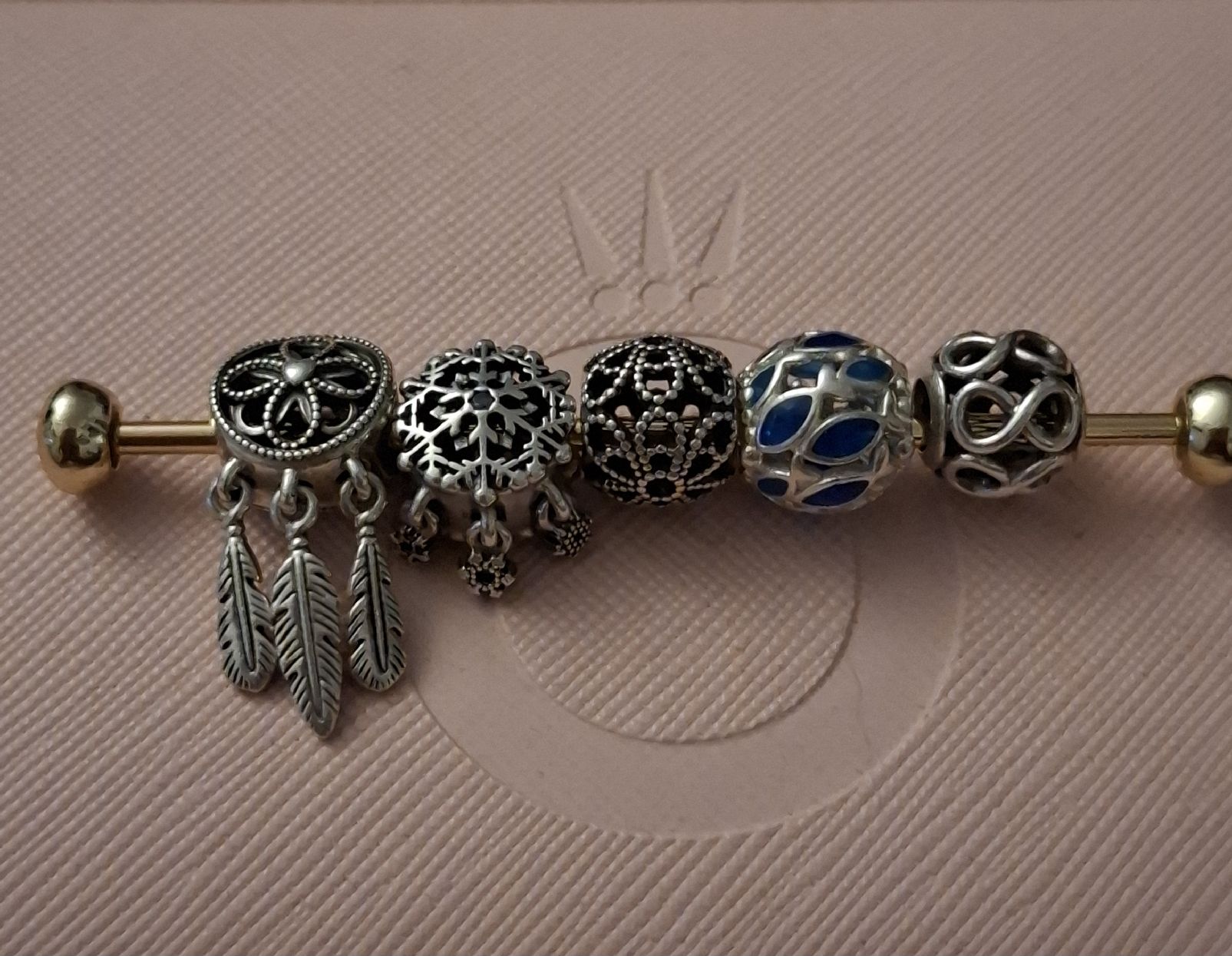 Pandora Pendentifs: lot de charms pandora – Neuf (Voir description) à Lausanne par Ptite_Dame