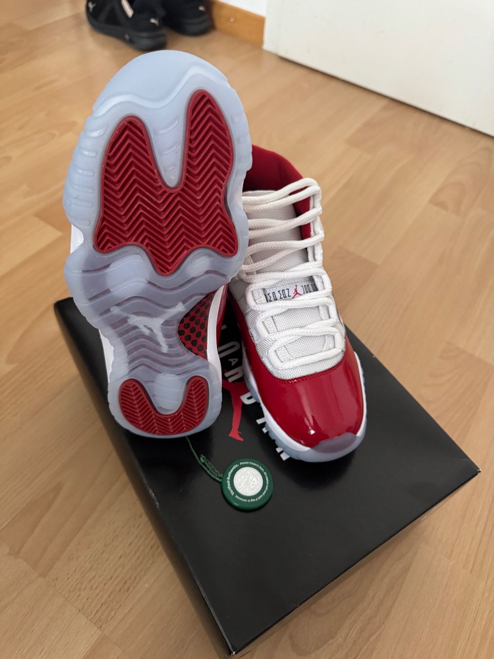 Jordan Scarpe da uomo: Jordan 11 Cherry Red NEU – Nuovo (secondo la descrizione) da Ebnat-Kappel venduto da mir_zt7h 1