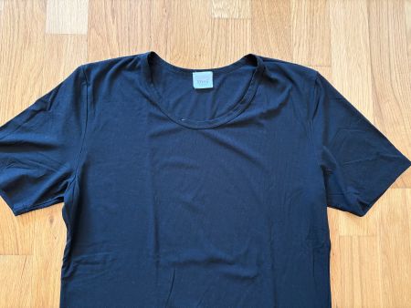 MOI Basics - Schlichtes schwarzes Shirt in Gr. 2, fast neu