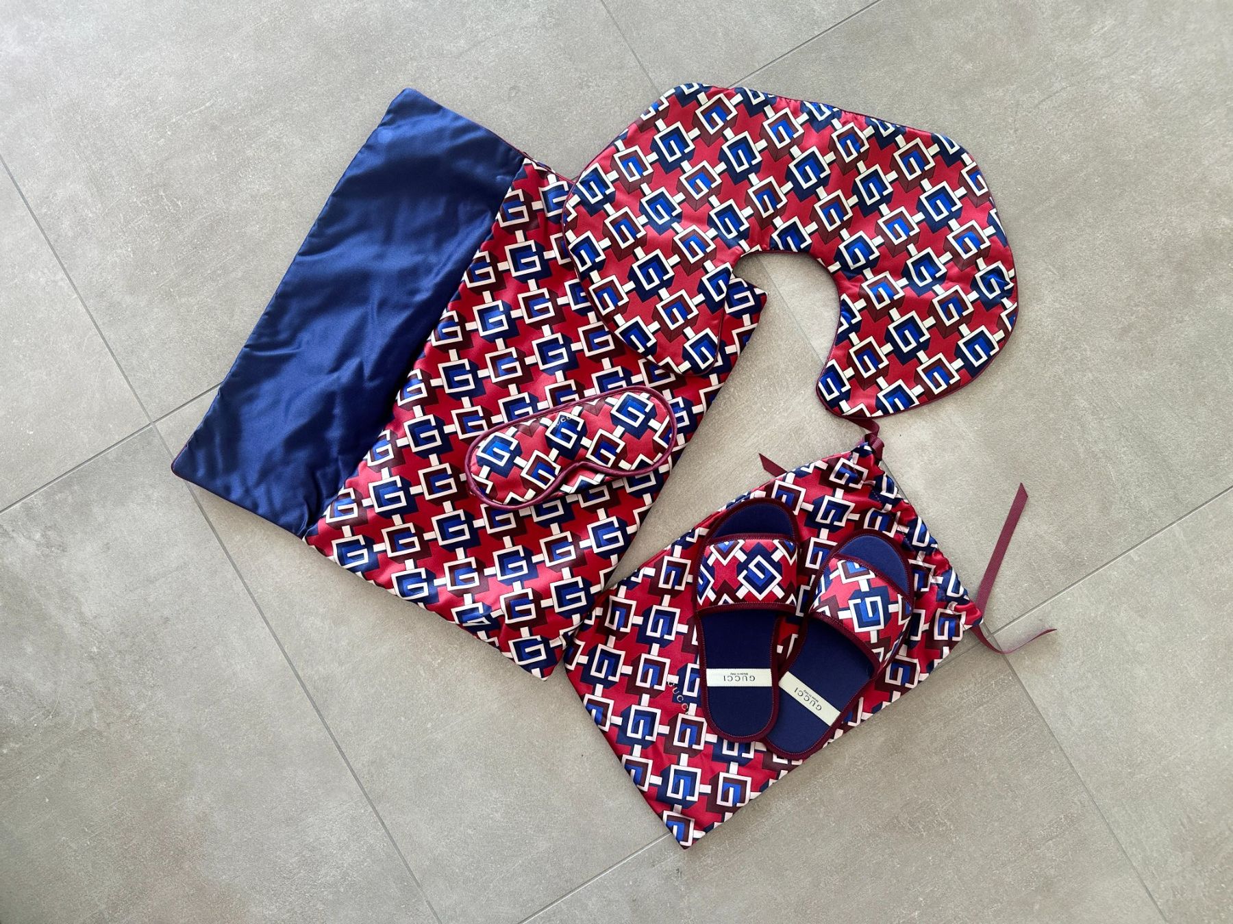 Gucci Kosmetikkoffer: Set for travel Gucci – Neu und originalverpackt aus Lugano von juledo