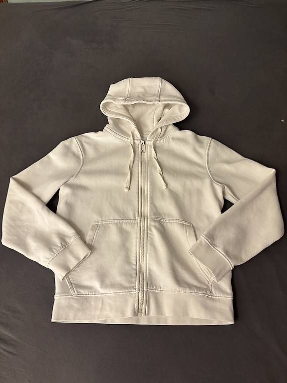 Pulls & Sweat-shirts: Weisser Pullover – D'occasion à Lenk im Simmental par niczbaeren