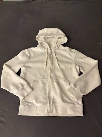 Weisser Pullover