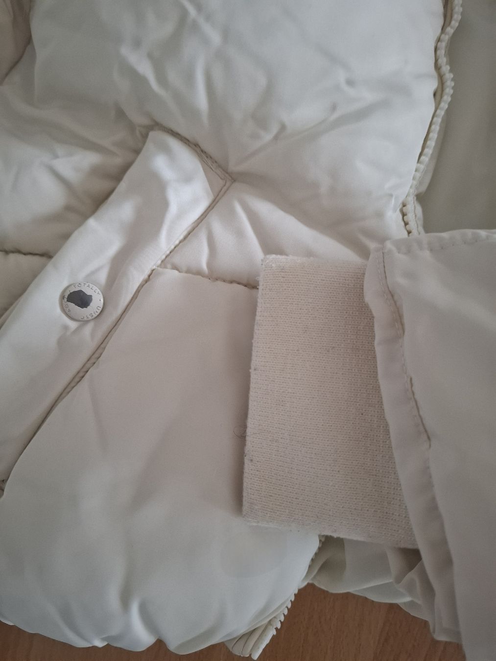 Vestes: Doudoune courte blanc cassé t.S – D'occasion à givisiez par odilev 3