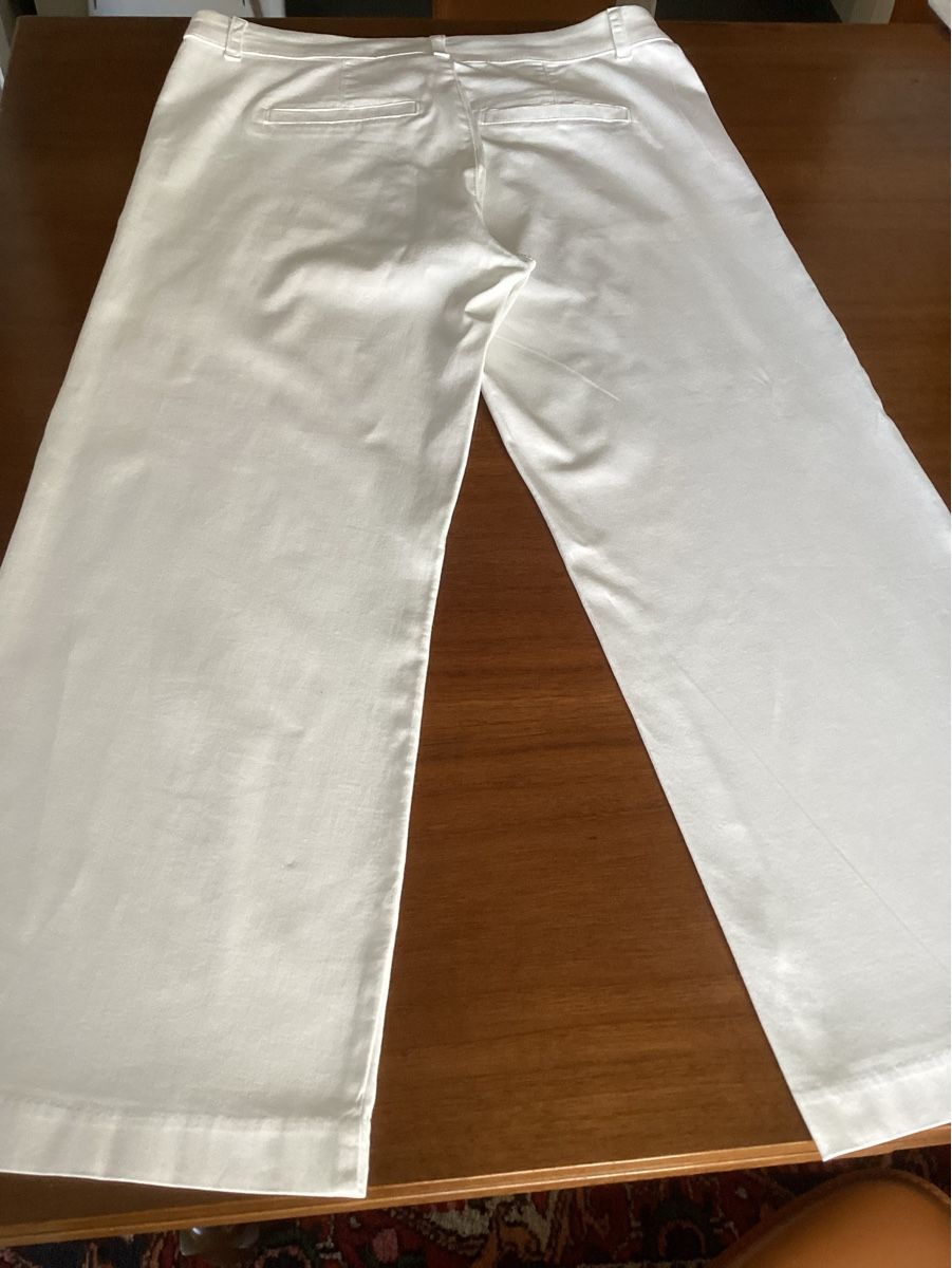 Hosen: Weiße , elastische  7/8 Baumwollhose, Gr. 40 – Neu (gemäss Beschreibung) aus Lausanne von Ulpet 1