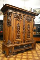 Luxuriös antiker kleiderschrank . Rarít