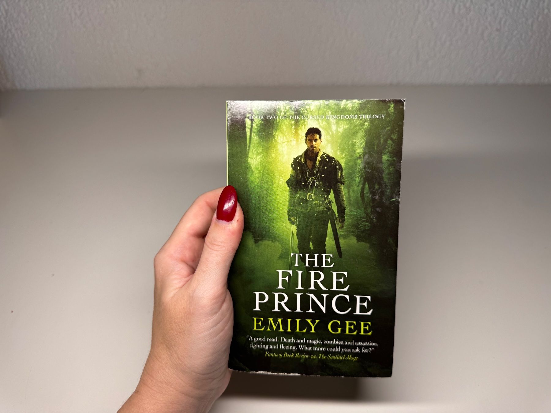 Libri: NOVEL: Emily Gee, The Fire Prince – Usato da Grosswangen venduto da English_books