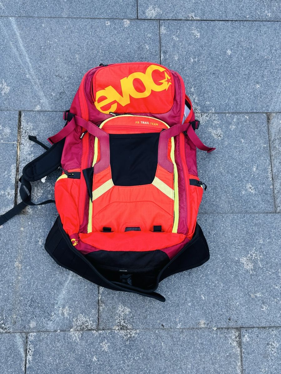 Evoc Zaini: EVOC Freeride Trail Protector Rucksack rot/pink M/L – Usato da Herrliberg venduto da N.S.