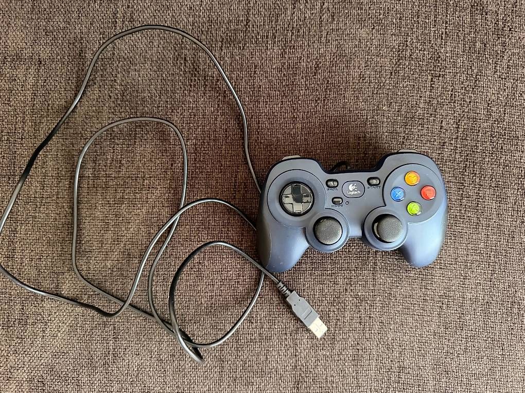 Logitech Controller: Logitech Gamepad F310 USB Controller für PC – Nuovo (secondo la descrizione) da Therwil venduto da Shivacole