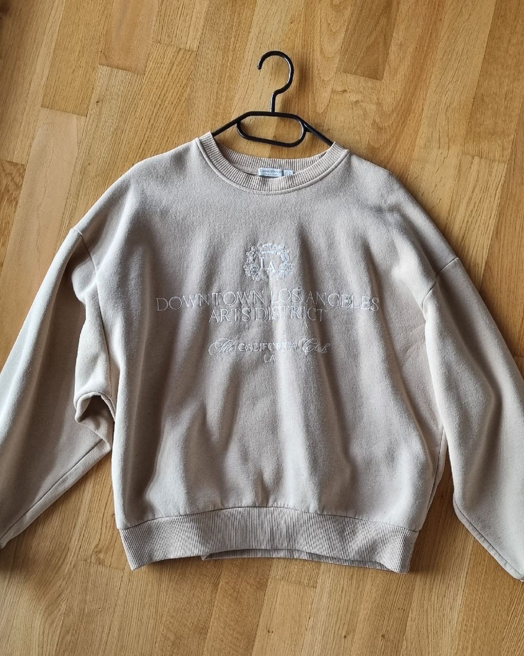 Stradivarius Maglioni & Felpe: Stradivarius Damen Pullover mit Schriftzug, beige, Grösse M – Usato da Düdingen venduto da 20m_f8bn 1
