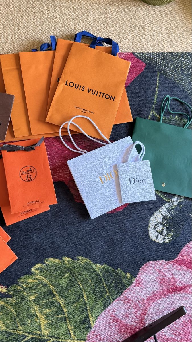 Taschen: Exklusive Designer Papiertragetaschen - Top Zustand! – Gebraucht aus Twann von dieberaterin 2