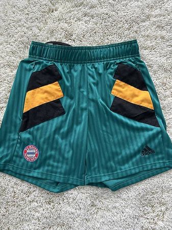 Fussballshort Bayern München, Grösse S, Grün