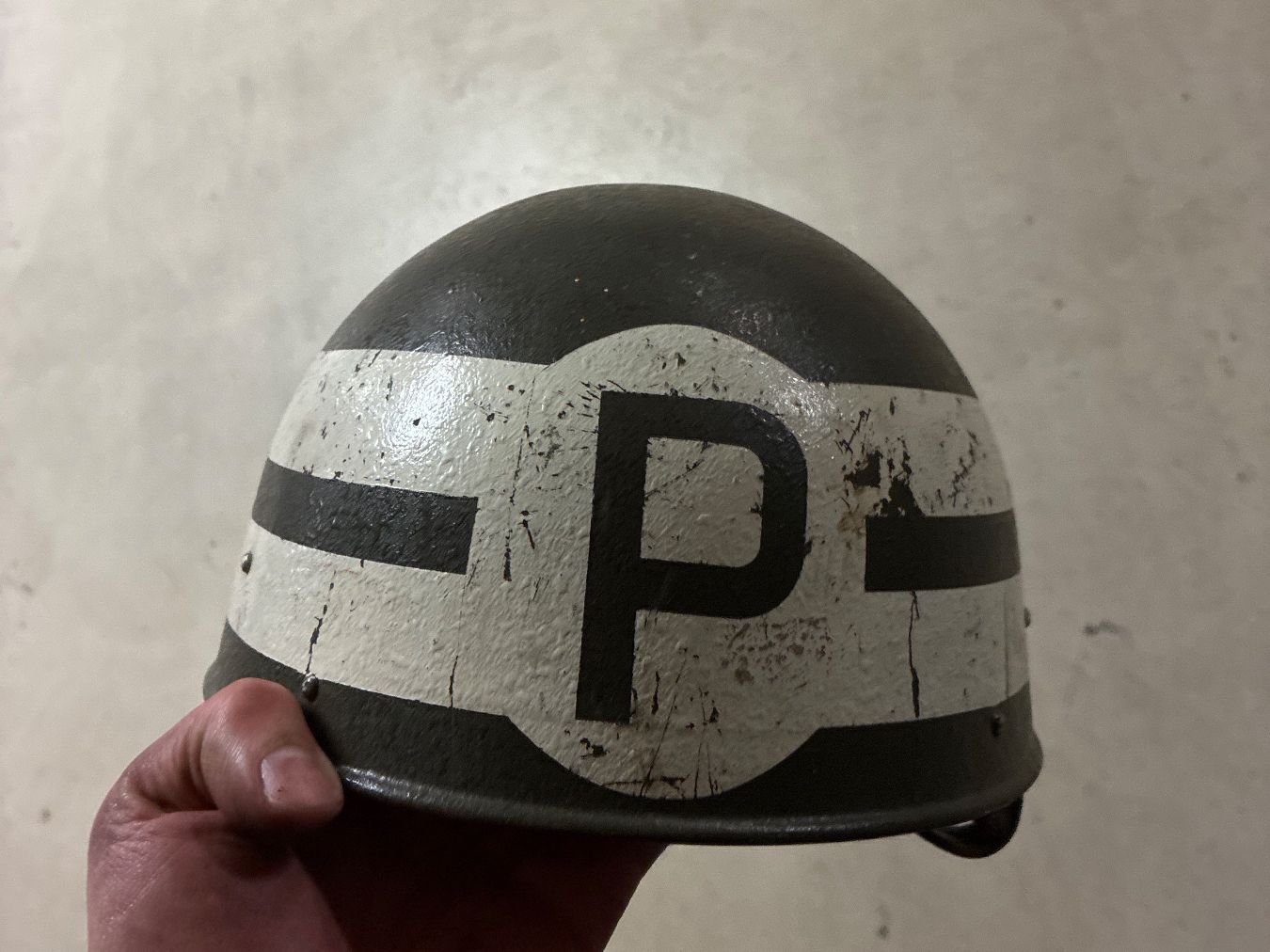 Uniformi & Effetti personali: Militär Polizeihelm – Usato da Porrentruy venduto da caba59