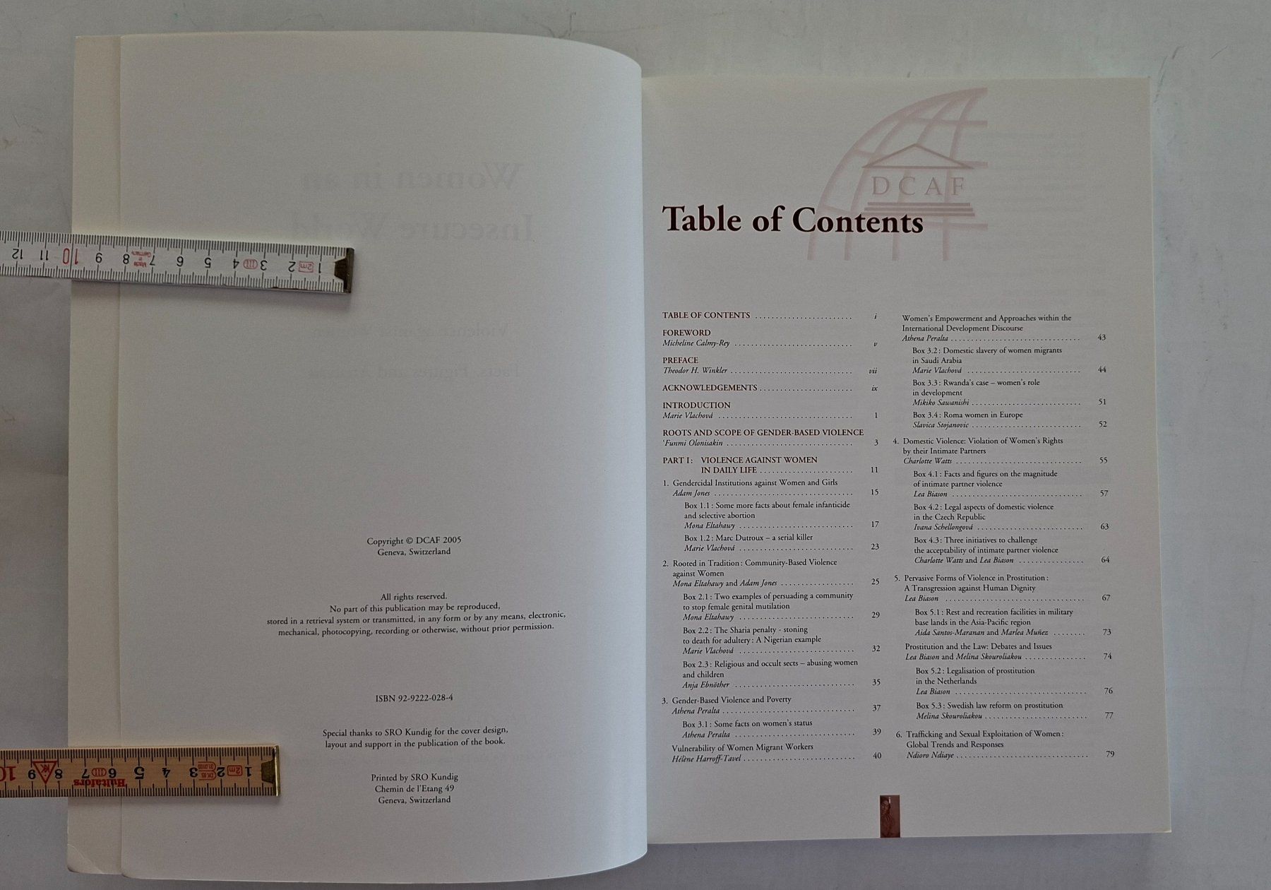Libri: Women in an Insecure World Buch – Usato da Opfikon venduto da Diversamente 2