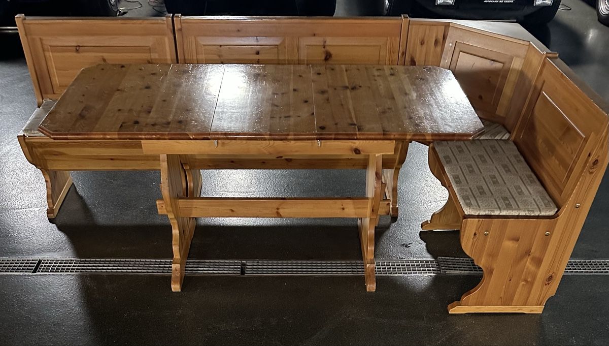 Tables: Eckbank mit Tisch – D'occasion à Hergiswil NW par Ilagos 1