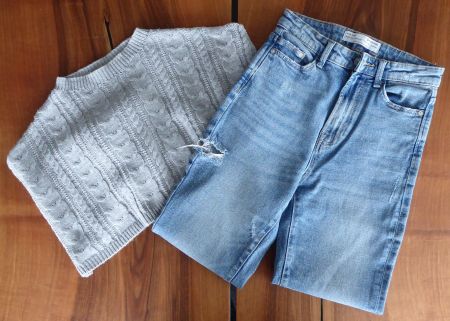 Jeans Mom Slim blau Size 34 + Pullover grau XS Stradivarius