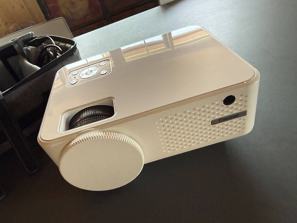 Vidéoprojecteurs: Mini Beamer 4k - never used  – D'occasion à Kappel am Albis par simbiosi 1