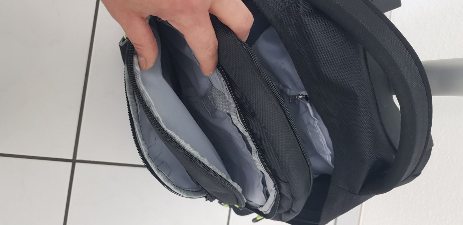 Altro in Aeronautica: Rucksack mit Rollen – Usato da Zürich venduto da fiat72 3