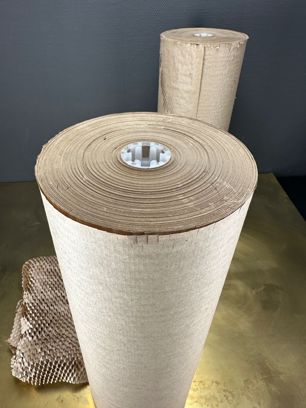 Materiale di riempimento: 2x Verpackungspapier, Polstermaterial, Versand, Polster – Usato da Laufenburg venduto da Sirluger 8