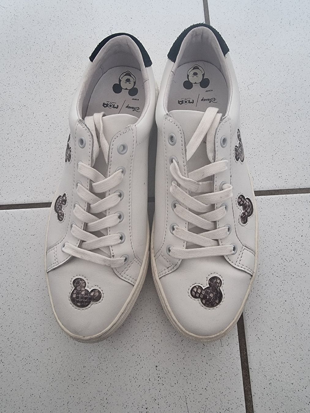 Scarpe da donna: Sneaker  Material Leder Grösse 39 – Usato da Sachseln venduto da Ohlala-Shop