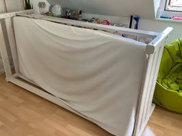 Bett mit Lattenrost und Matratze 