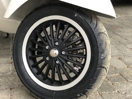 Sip-Felgen mit Reifen Vespa GTS 300 ABS