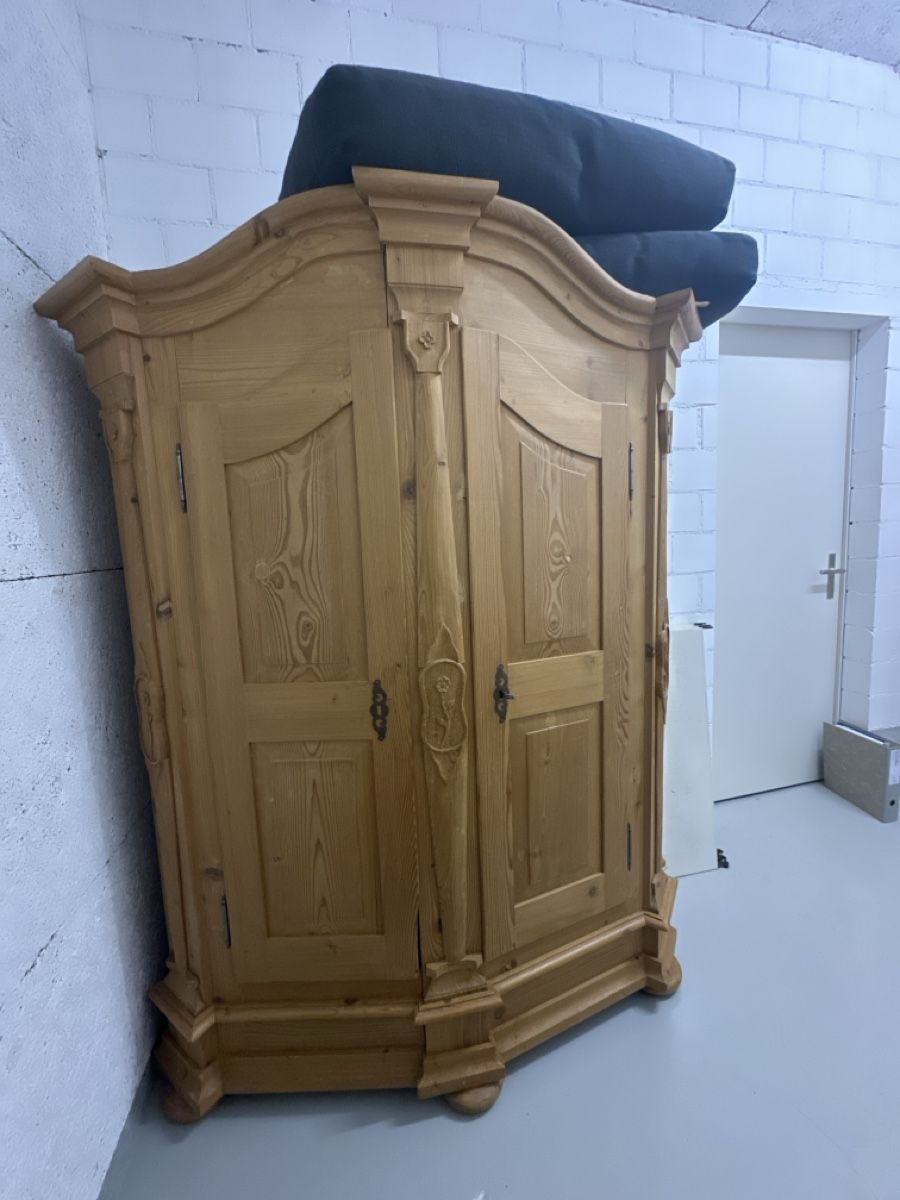 Armadi: Antiker Schrank Weichholz – Usato da St. Gallen venduto da Ursula66